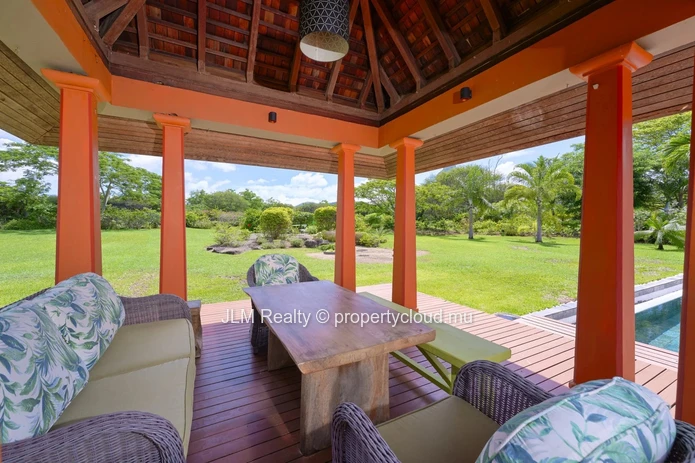 À Vendre – Somptueuse Villa dans un Domaine Golfique Sécurisé à Tamarin, Île Maurice