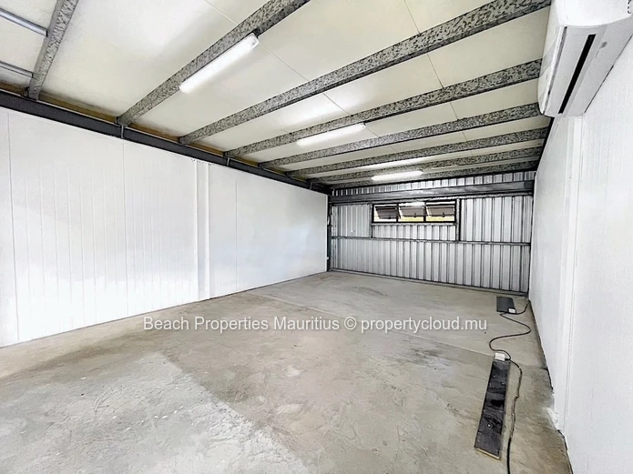 Bright 75m² Office with AC & Parking in Tamarin