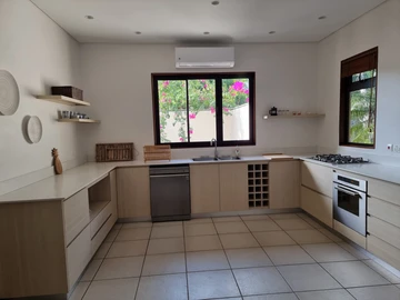 4 Bedroom Villa