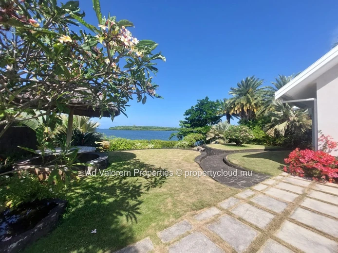 Maison à louer à Providence-sur-Mer – Vue mer & cadre côtier exclusif
