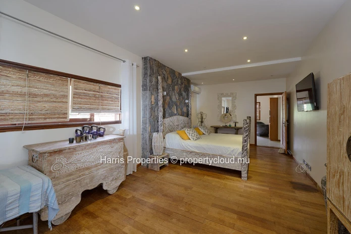 Magnificent Balinese-style RES villa for sale in a secure residential complex in Grand Baie
