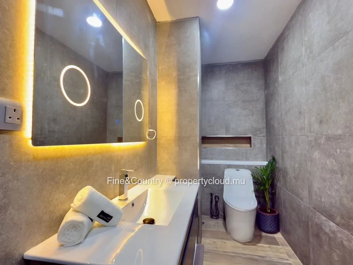 For Sale – Penthouse with Private Pool & Rooftop