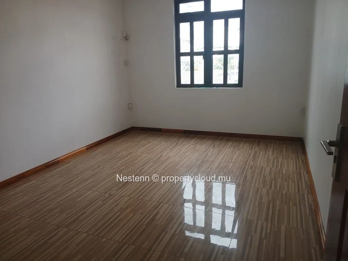 Spacious traditional triplex villa with 8 bedrooms 