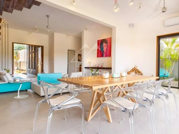 6 Bedroom Villa