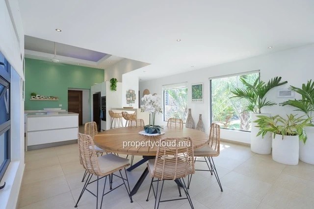 A vendre magnifique villa dans une residence accessible aux etrangers à Grand Baie.