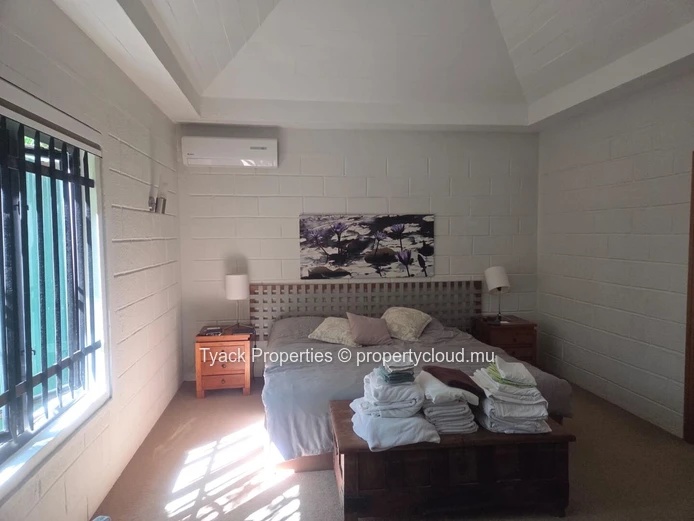 4-Bedroom Villa with Private Pool for Rent in Pereybere