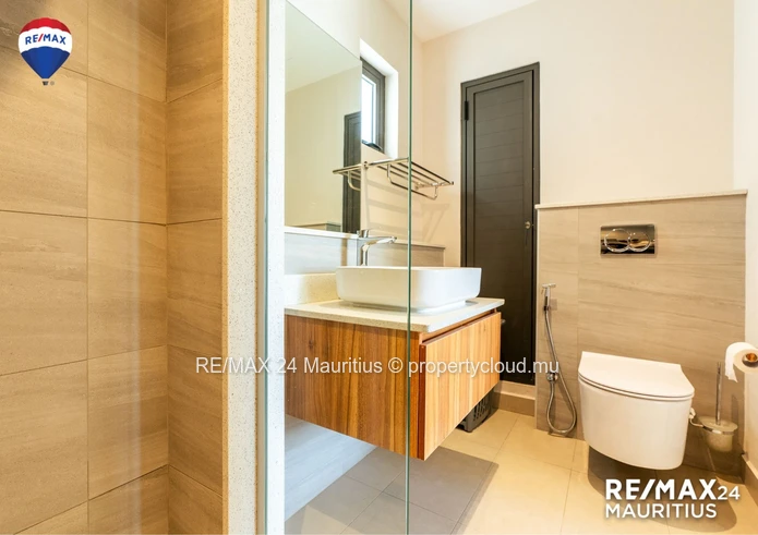 Exclusive Penthouse With Ocean And Mountain Views In Moka