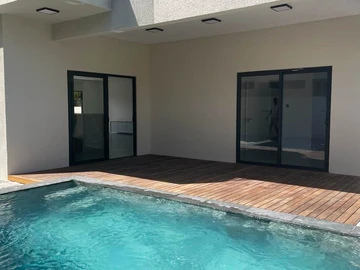 Nouvelle Maison avec piscine privée à Mon Choisy