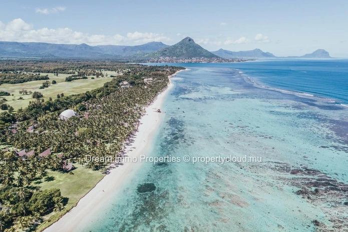 Luxury Penthouse With Beach Access & 5* Hotel Services In Flic En Flac – Mauritius 