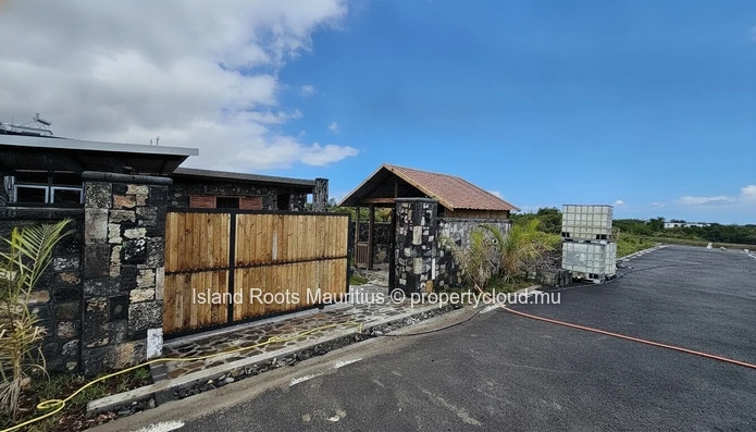 Villa de 2 chambres avec jardin à vendre à Grand Gaube.