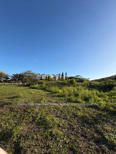 Terrain plat 1 770 m² à Sodnac — proche écoles & commerces