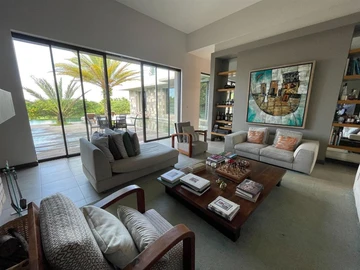 5 Bedroom Villa