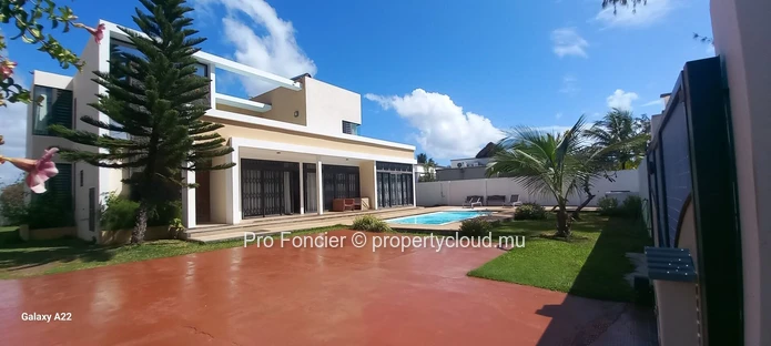 Villa à vendre à Belle-Mare - Belle demeure avec piscine