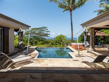 5 Bedroom Villa