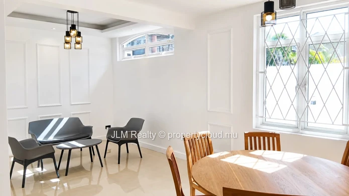 À vendre : Élégante villa rénovée de 4 chambres à Flic en Flac, Île Maurice