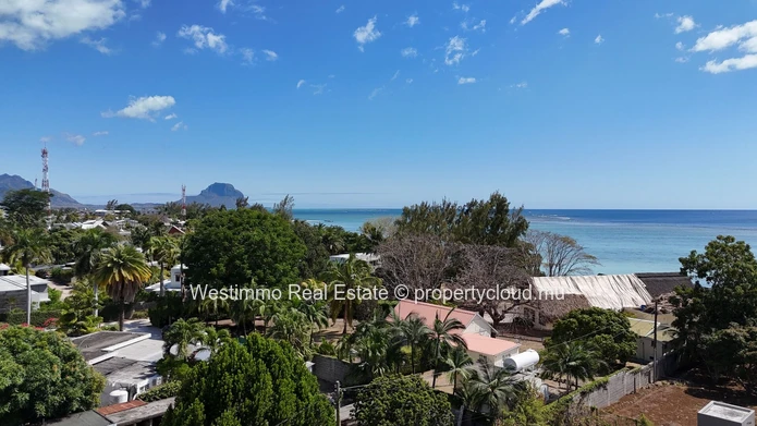 Penthouse with panoramic sea view and rooftop swimming pool