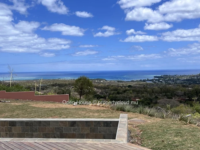 New high standing PDS villa for sale, 4 bedrooms, pool, sea view, furnished, air-conditioned.