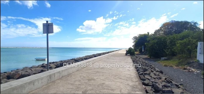 Propriété de Bord de Mer 36.37 Perches à Vendre – Baie du Tombeau 