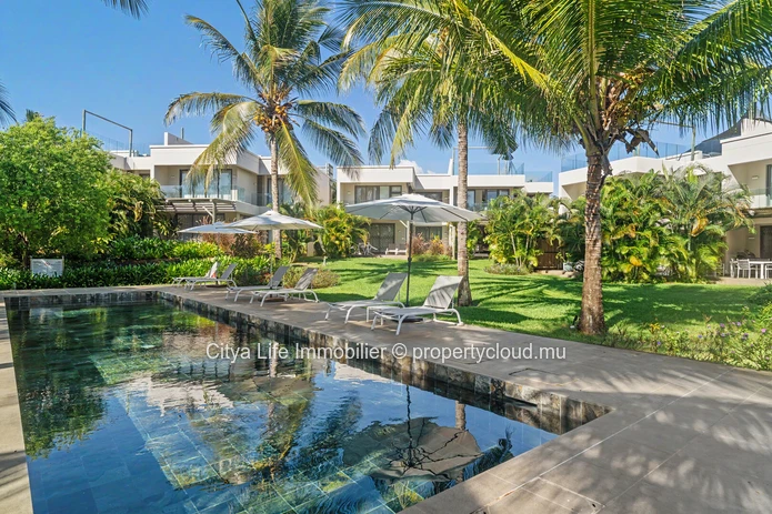 Duplex meublé de 220 m² avec piscine à louer à Calodyne