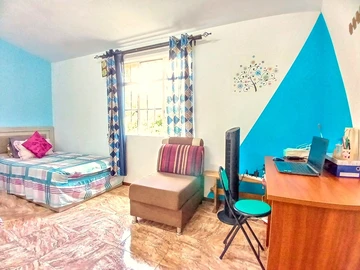 6 Bedroom House