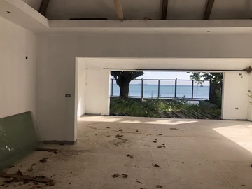 For sale a freehold newly built 4 bedroom beachfront villa situated at Baie du Tombeau.