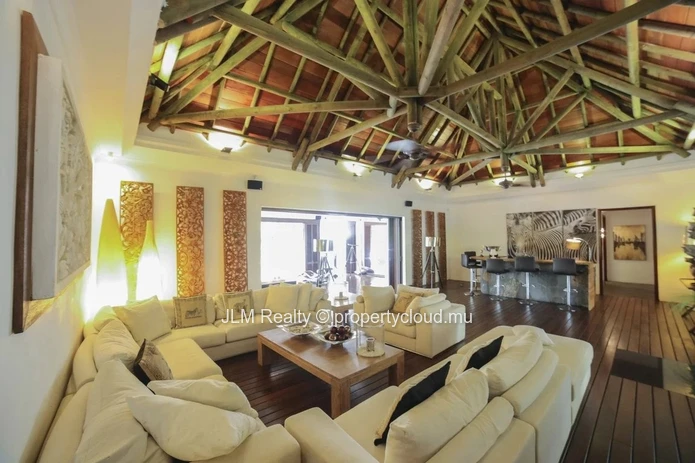 Luxury villa for sale with access to golf and beach club in Tamarin, Mauritius