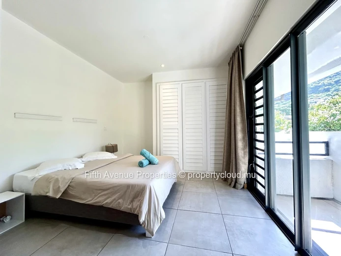BLACK RIVER - 4 Bedrooms villa with mountain views