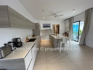 IRS apartment for sale in Rivière Noire, 130m², waterfront, accessible to foreigners, boat ring.
