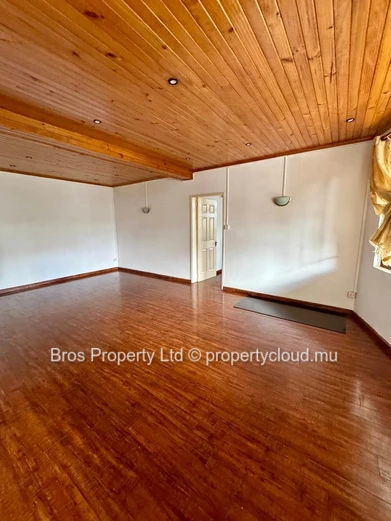 Rs 75,000/Month | Spacious Commercial Office for Rent in Curepipe