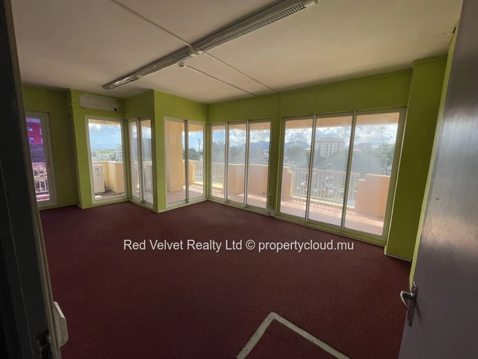 Large 4,000 sqft Office with Wraparound Balcony – Ideal for Call Centre | Quatre Bornes