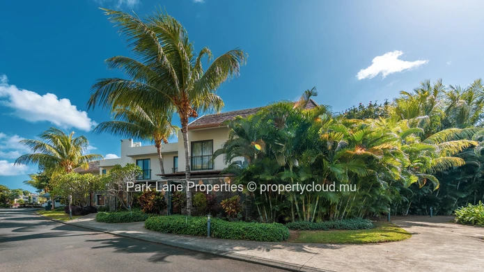 Townhouse de Prestige à La Marina avec Terrasse, Piscine et Amarrage privé de 11m