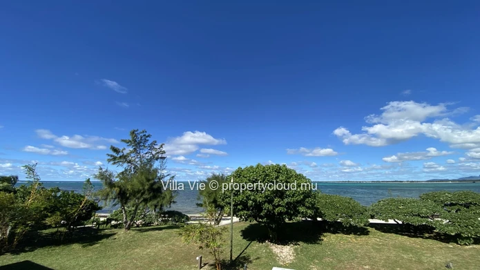 Poste Lafayette - Beachfront modern 3-bedroom ensuite duplex with swimming pool