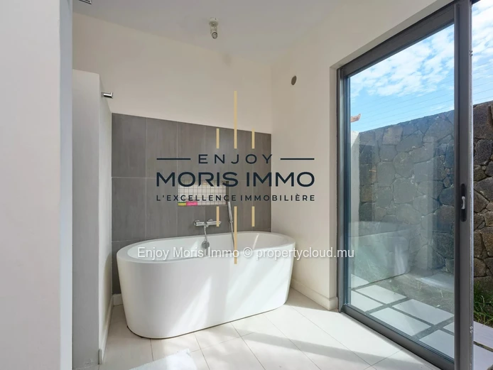 Villa contemporaine à vendre à Péreybère – 3 chambres | Piscine privée | Bureau | Garage | Résidence sécurisée