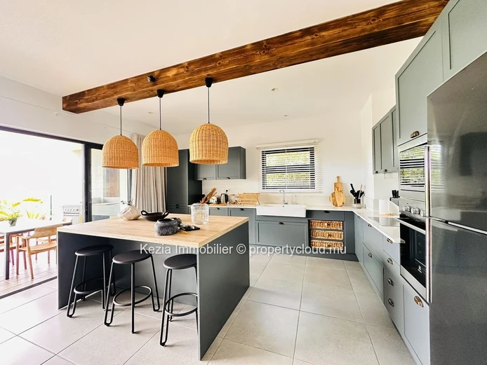 Contemporary Seafront Apartment
