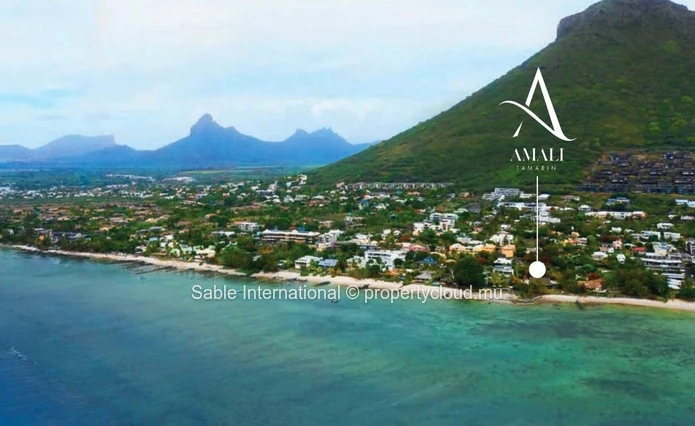 "Modern Apartment with Communal Pool in Tamarin, Rivière Noire - Black River Area