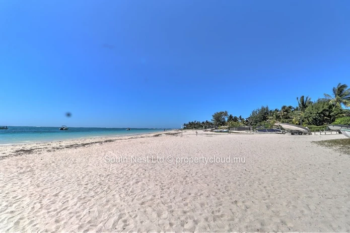 3 bed beachside apartment