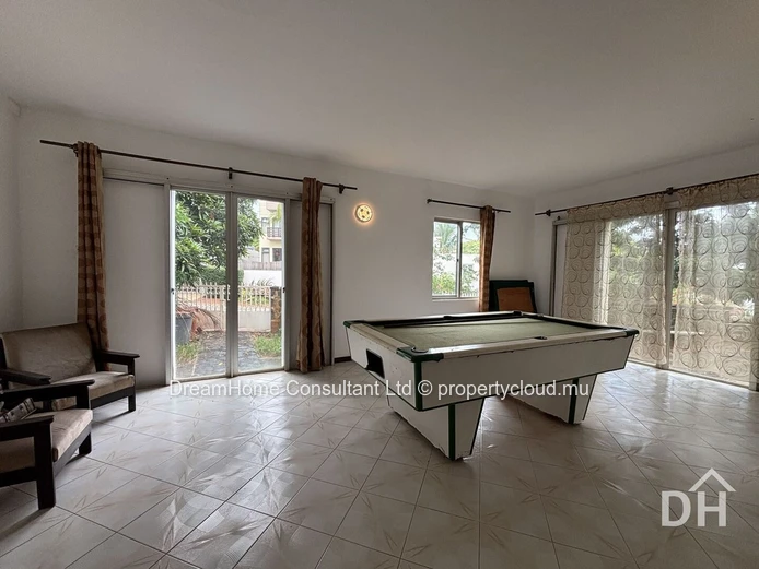 Family home for sale by the beach in Albion