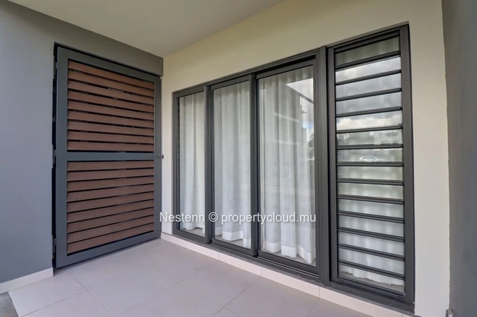 Appartement moderne & luxueux au rez-de-chaussée avec jardin privatif et vue panoramique 
