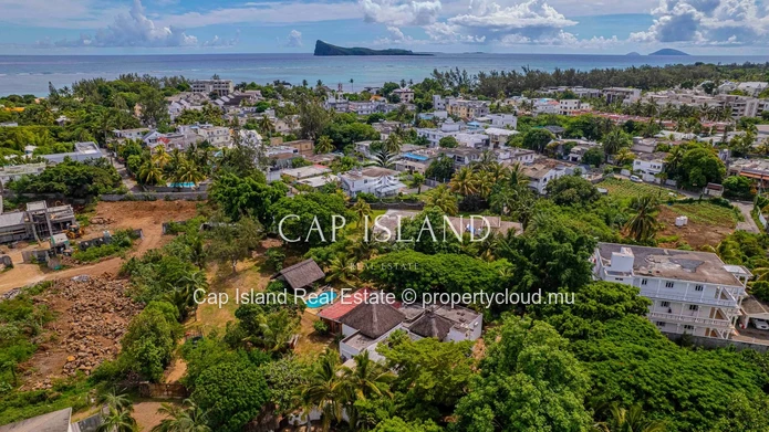 Maison coloniale sur un terrain de 3400m2 proche plage