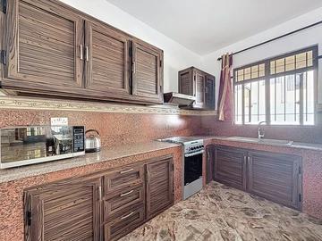 6 Bedroom House