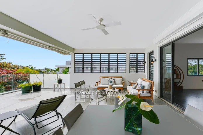 Pereybere – Exceptional Beachfront Penthouse