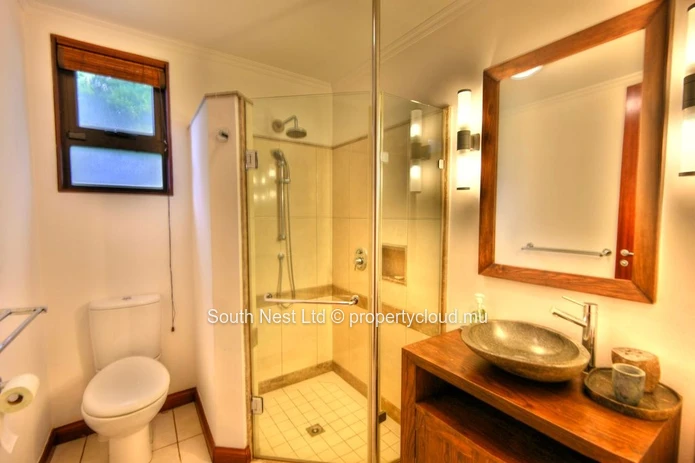 Villa de Prestige dans un Domaine Golfique à Tamarin | Piscine Privée & Vue Montagne