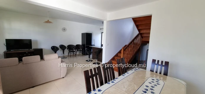 Nouveau duplex moderne à louer dans une résidence sécurisée avec piscine partagée à Pereybère