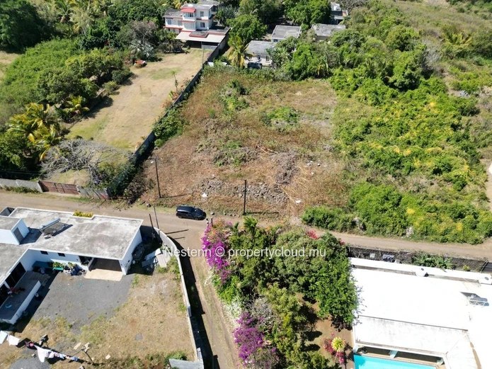 Prime Corner Plot of 1,055 m² for Sale Next to Intermart Calodyne