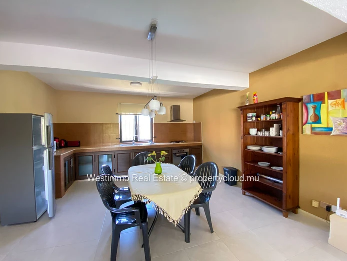 Appartement meublé de 3 chambres avec terrasse à louer à Grand Gaube, île Maurice