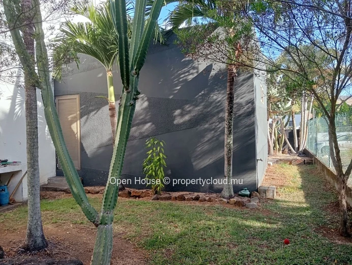 Villa 4 chambres de 365 m² à vendre à Balaclava avec jardin
