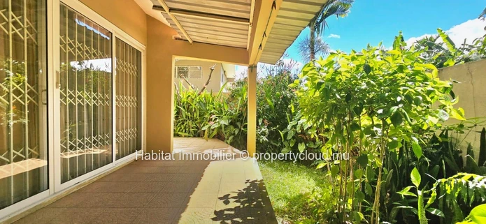 A louer : Maison meublée et équipée de 150 m², sur un terrain de 418 m² à Curepipe