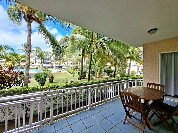 Apartment | Garden-Level | 3 Minutes from the Beach