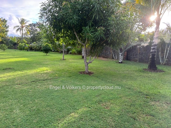 Beautiful 1,160 m² Residential Plot Ready to Build On – Tropical Garden Oasis for Mauritian Citizens
