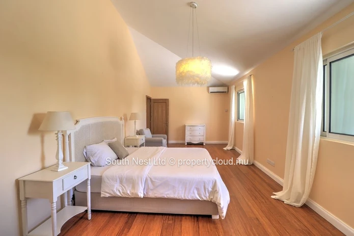 4-bed family house in a prestigious estate.